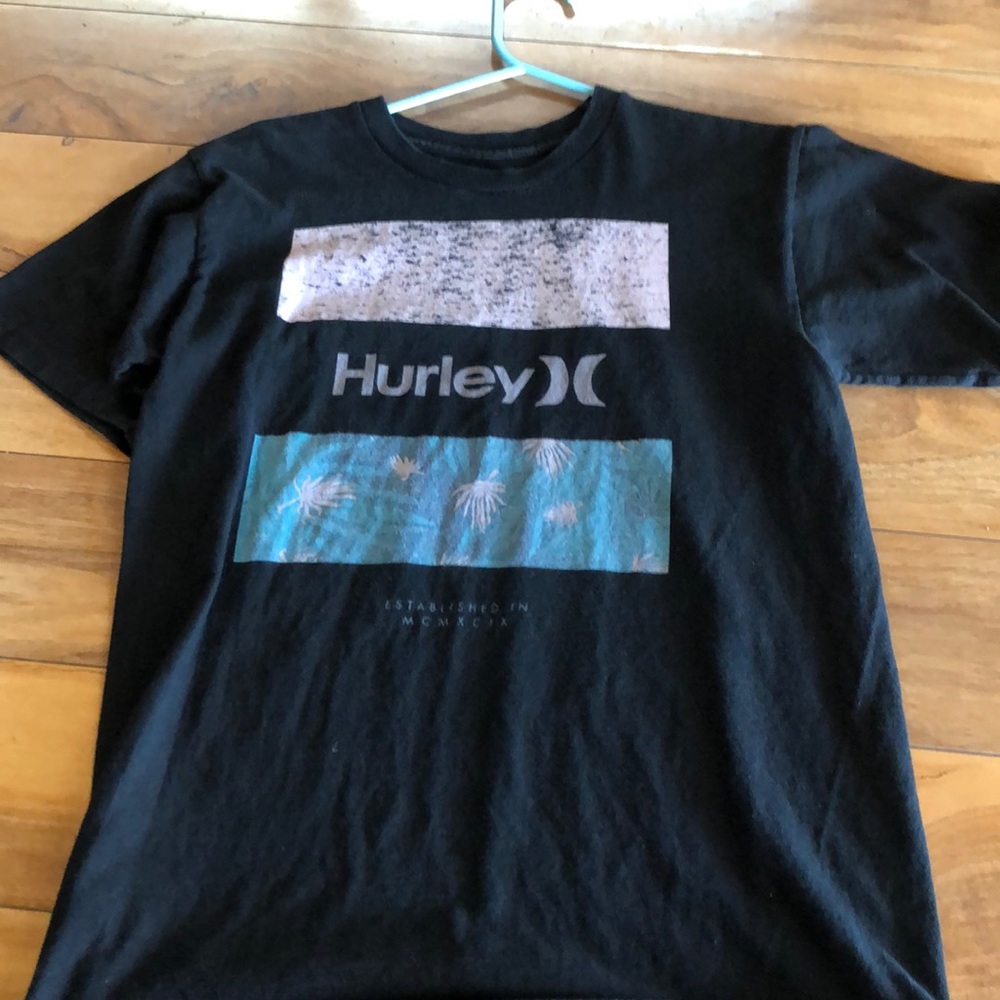Small  Hurley shirt